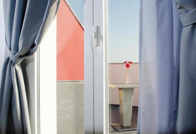 اتاق استاندارد, Rainbow Resort