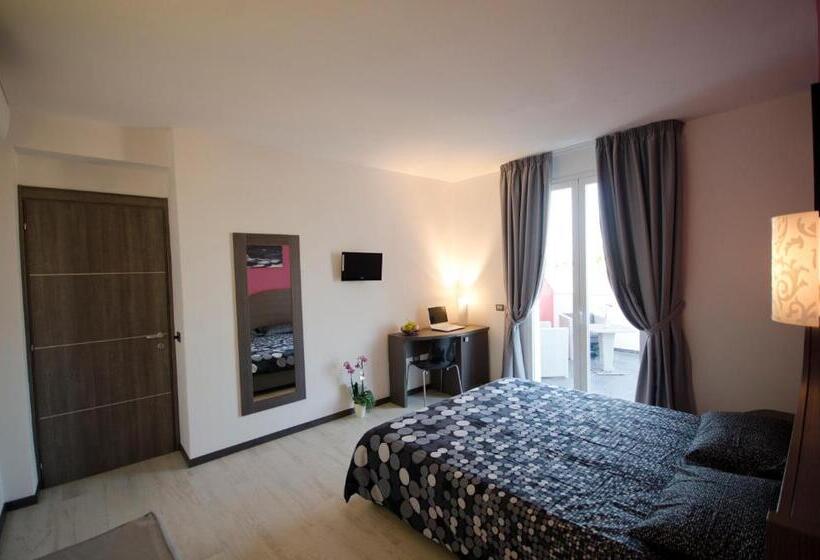 스탠다드 트리플 발코니 룸, Rainbow Resort