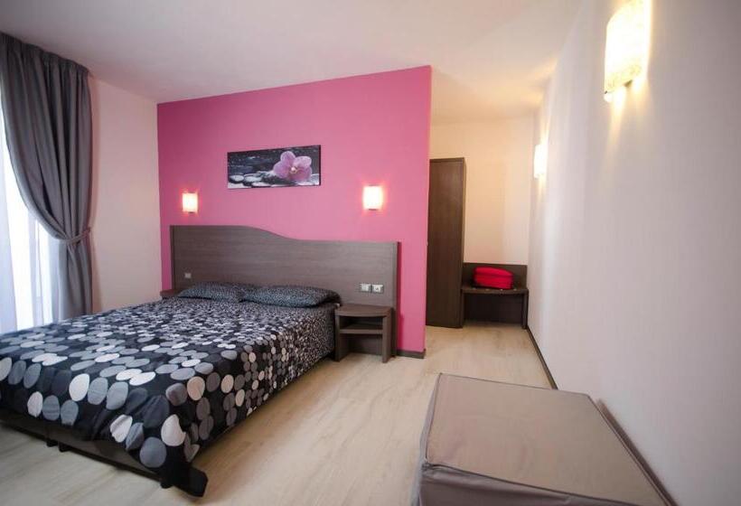 스탠다드 트리플 발코니 룸, Rainbow Resort