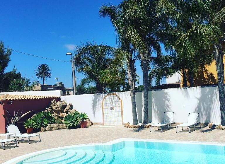 스탠다드 트리플 발코니 룸, Rainbow Resort