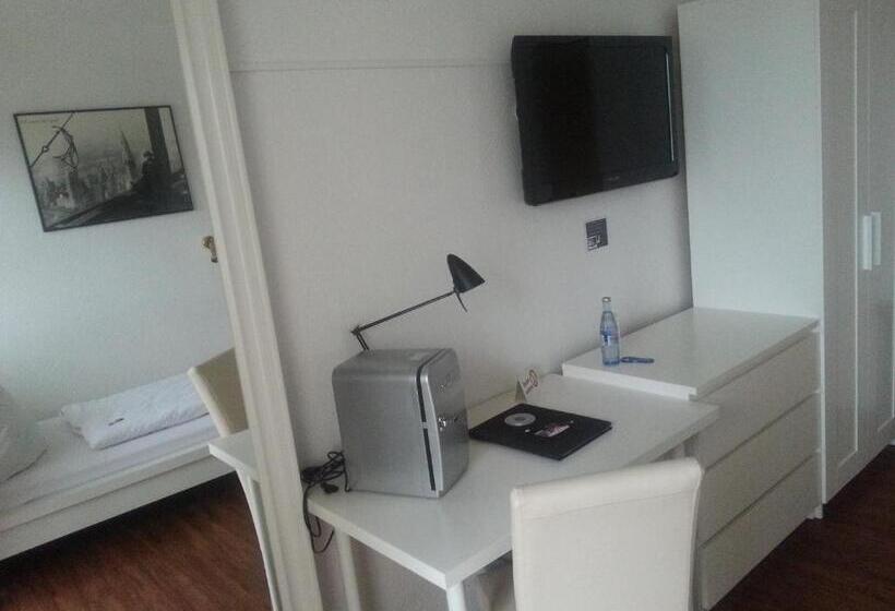 带阳台的标准单人间, Alka