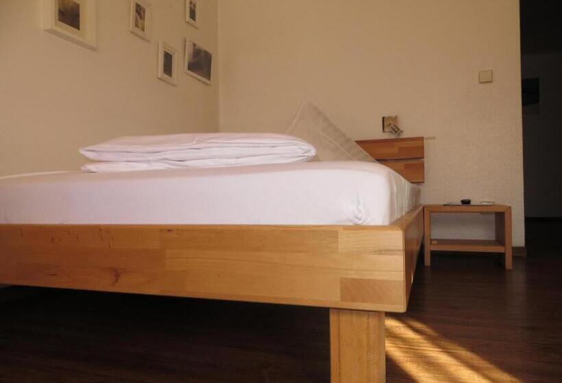 标准单人间, Alka