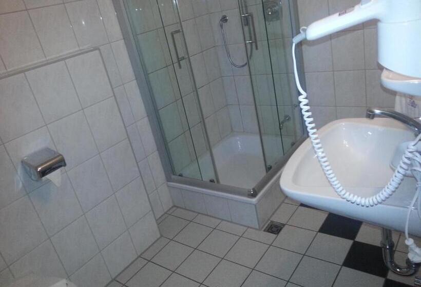 标准单人间, Alka