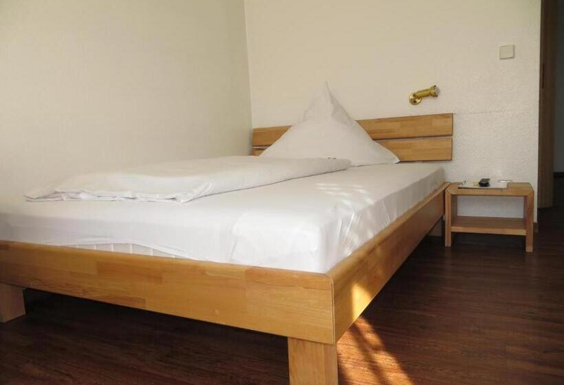 标准单人间, Alka