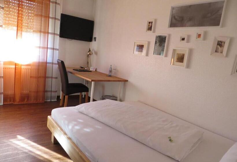 标准单人间, Alka