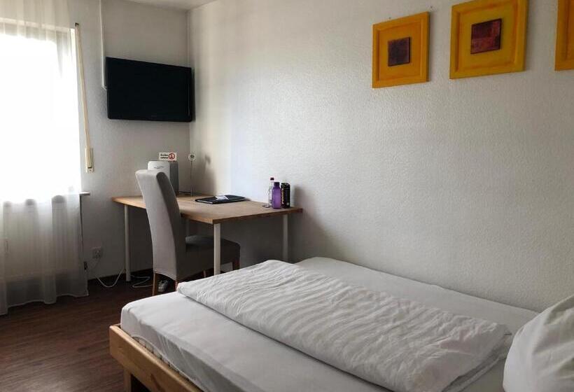 标准单人间, Alka