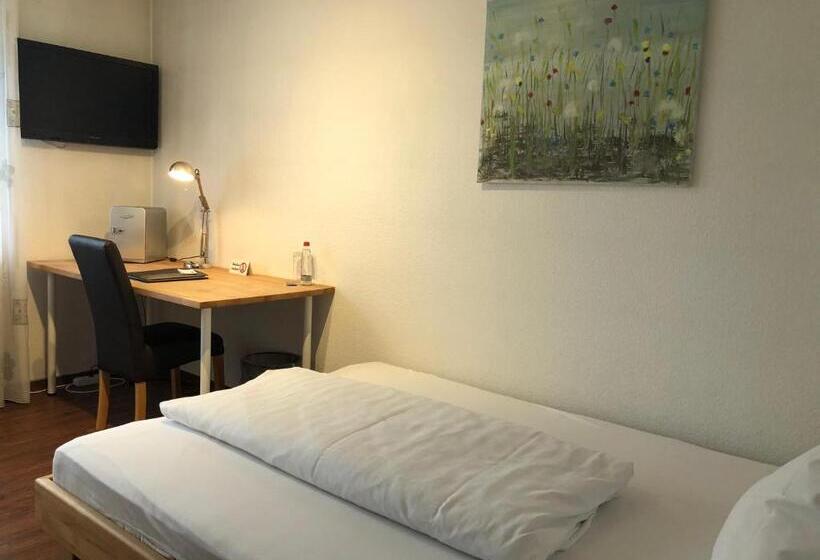 标准单人间, Alka