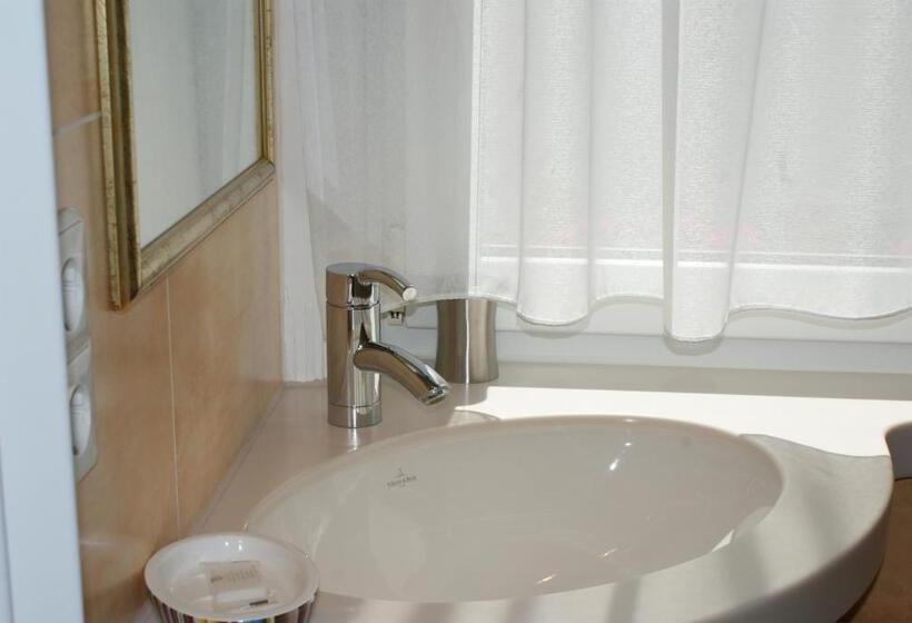 标准单人间, Altes Rathaus