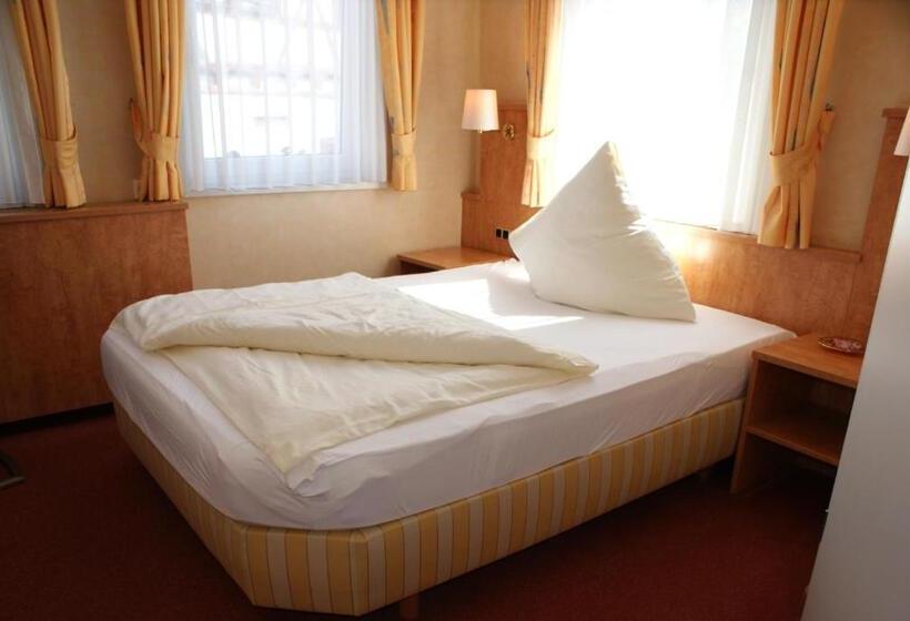 标准单人间, Altes Rathaus