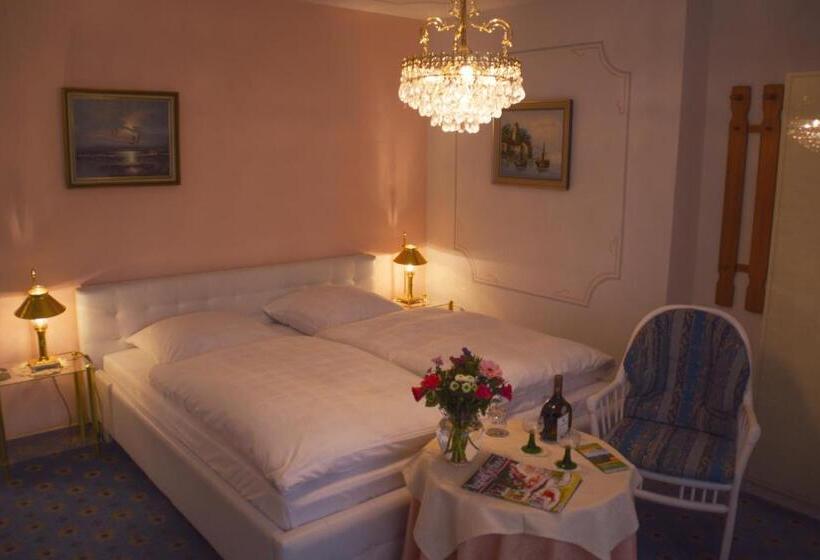 Номер Стандарт с Балконом, Garni Regina