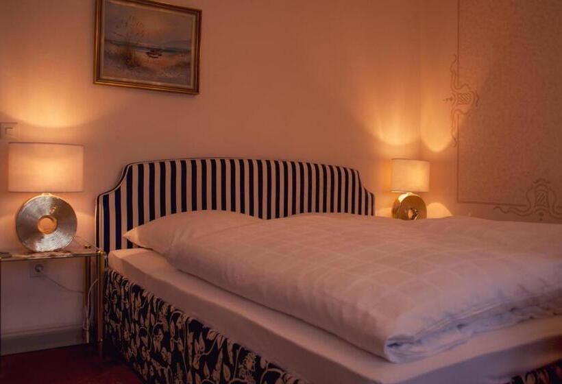 Номер Стандарт с Балконом, Garni Regina