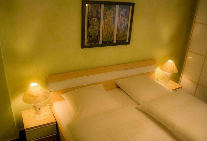 Номер Стандарт, Garni Regina