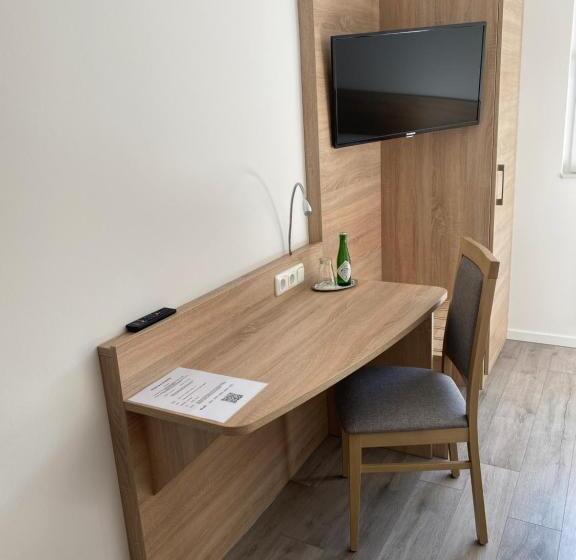 스탠다드 싱글 룸, Gloria