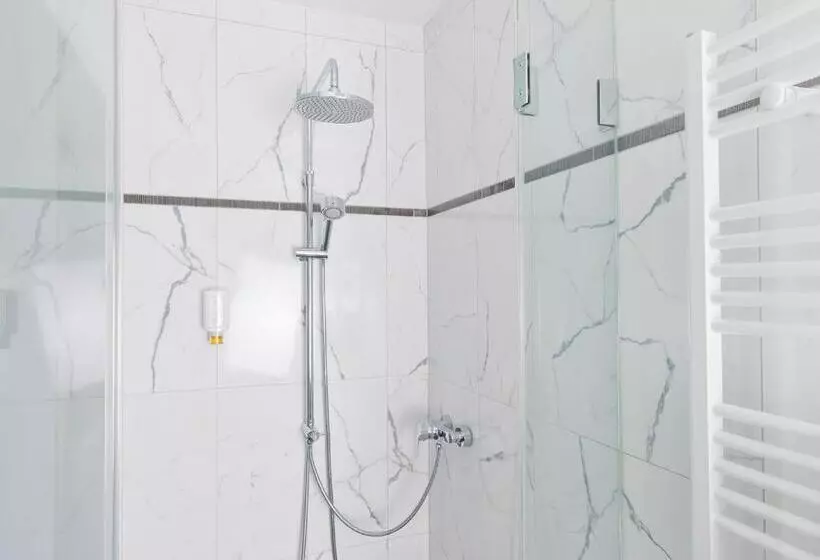 Standard Room Adapted for people with reduced mobility, Heinzler Am See
