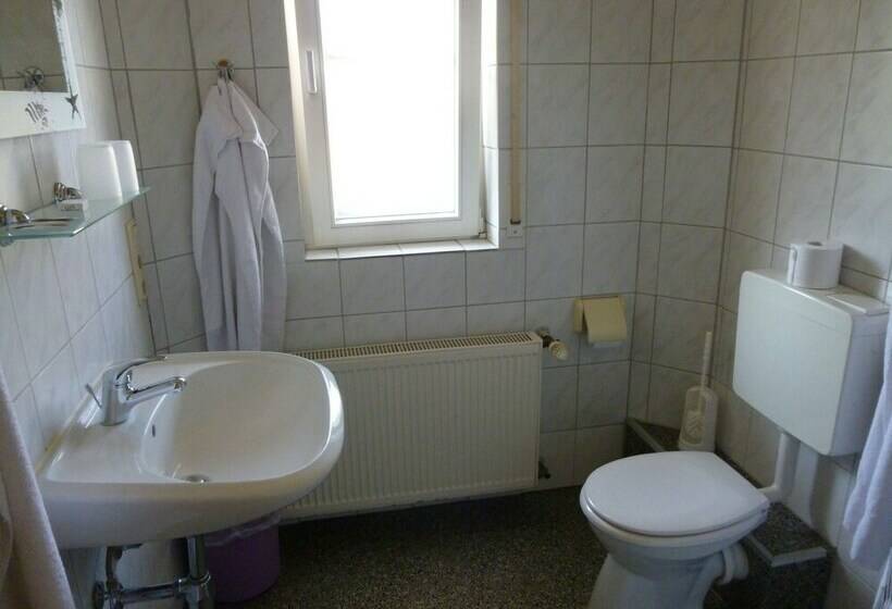 Номер Стандарт Трехместный, Lindner