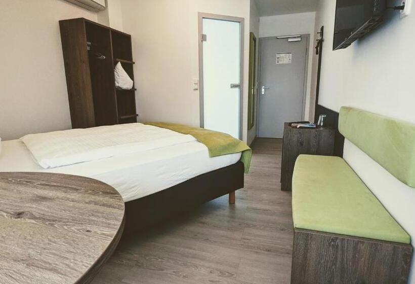 Standard Enkeltværelse, Rotes Ross