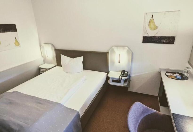 Standard Enkeltværelse, Rotes Ross