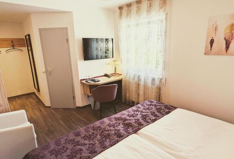 Standard Værelse, Rotes Ross