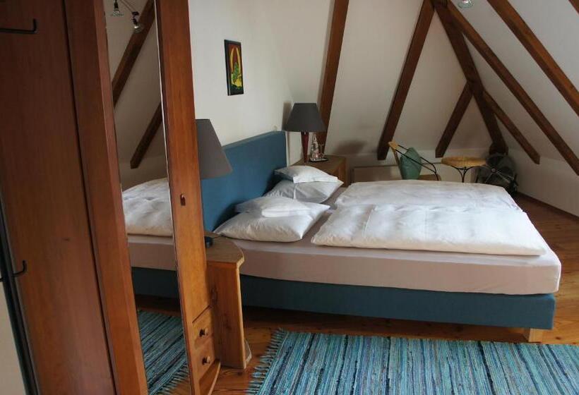 Quarto Estandar Cama King, Schwarzer Adler