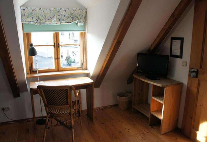 Quarto Estandar Cama King, Schwarzer Adler