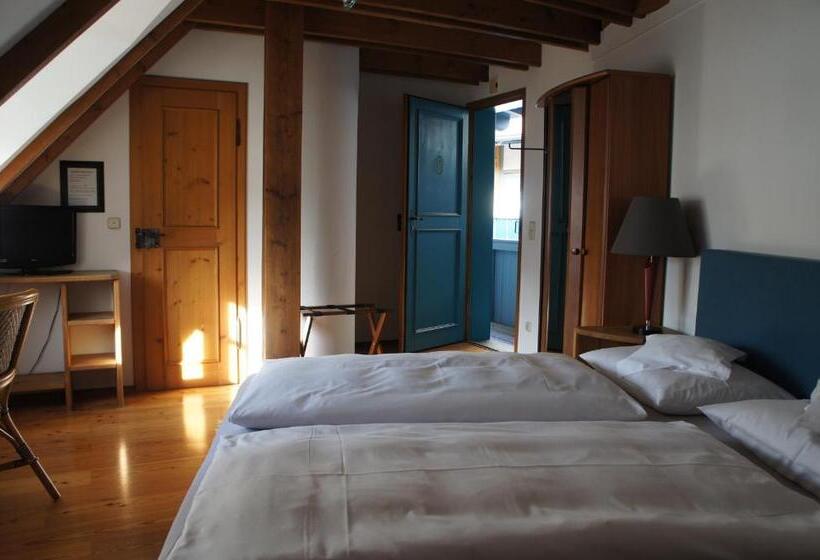 חדר סטנדרט עם מיטת קינג, Schwarzer Adler