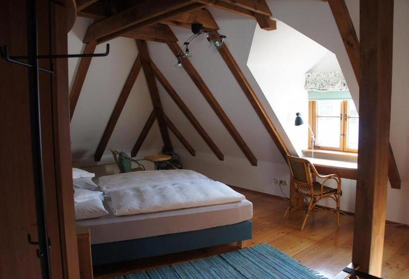 Quarto Estandar Cama King, Schwarzer Adler