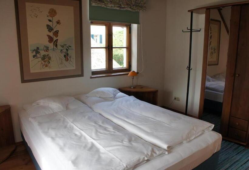 חדר סטנדרט, Schwarzer Adler