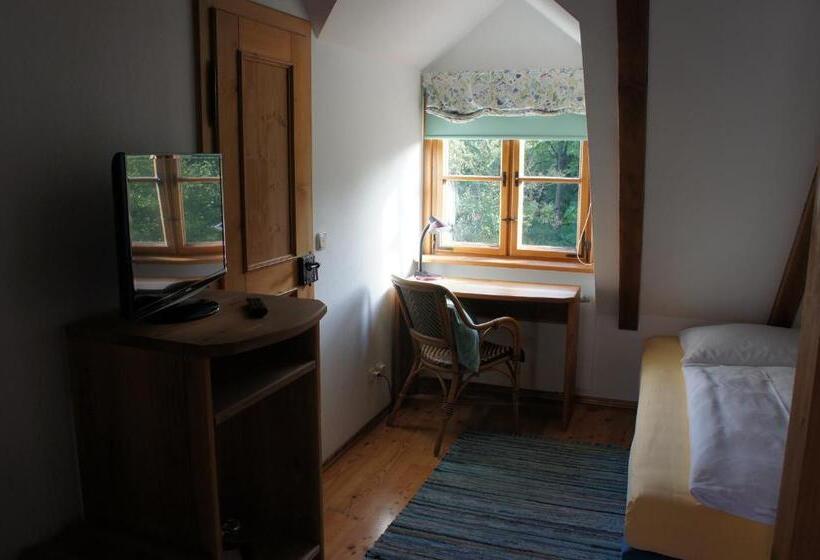 חדר סטנדרט יחיד, Schwarzer Adler