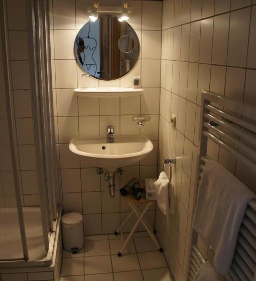 Quarto Estandar Individual, Schwarzer Adler