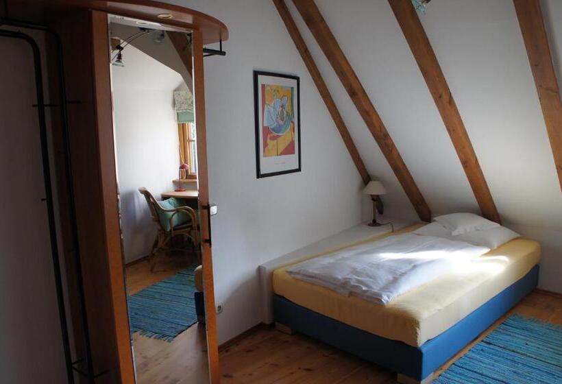 חדר סטנדרט יחיד, Schwarzer Adler