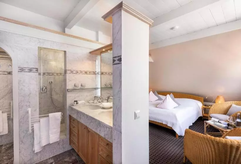 Suite with lake view, Seevilla