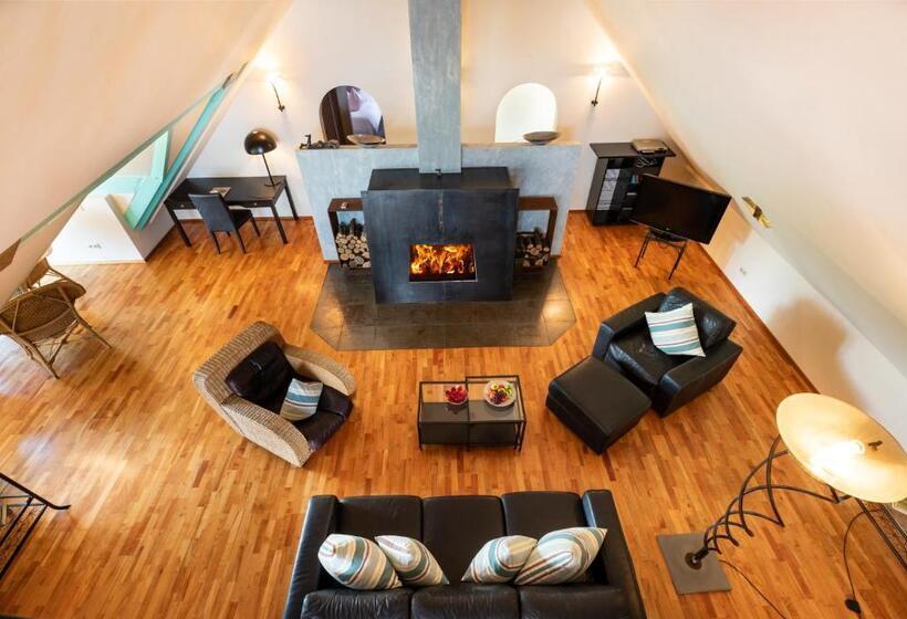 Suite with lake view, Seevilla