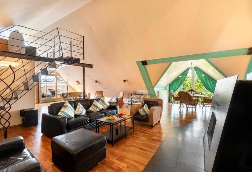 Suite with lake view, Seevilla