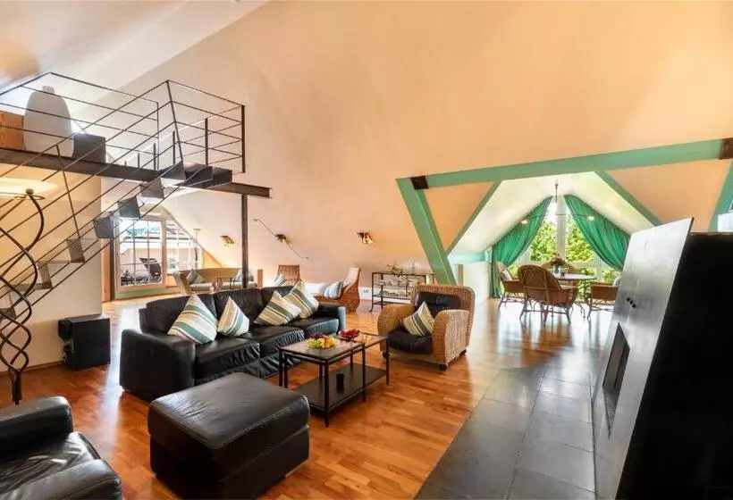 Suite with lake view, Seevilla