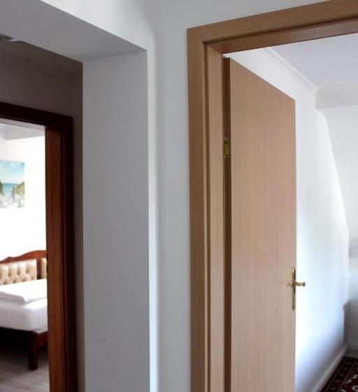 Family Suite, Viktoria