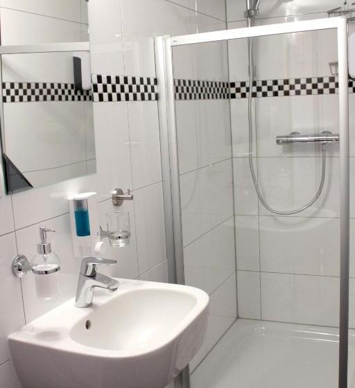 Family Suite, Viktoria