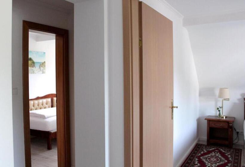 Family Suite, Viktoria