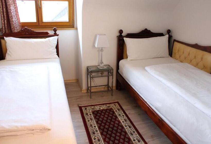 Family Suite, Viktoria