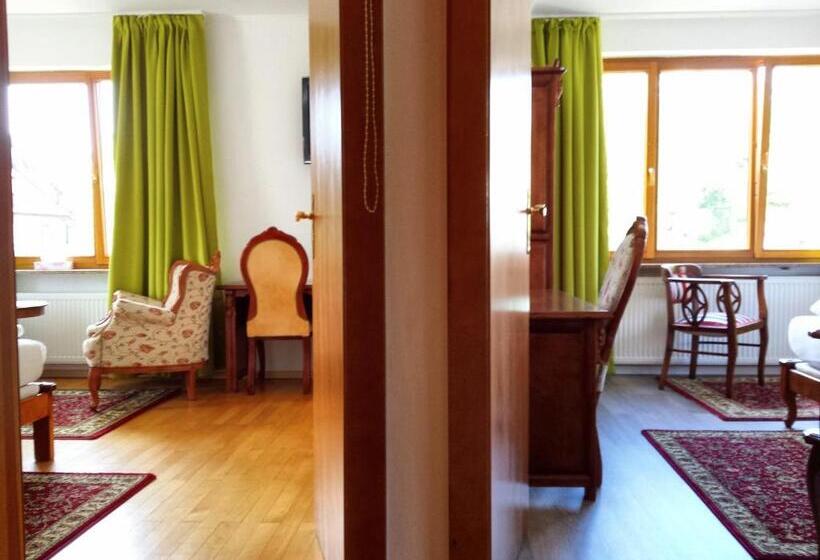 Family Suite, Viktoria