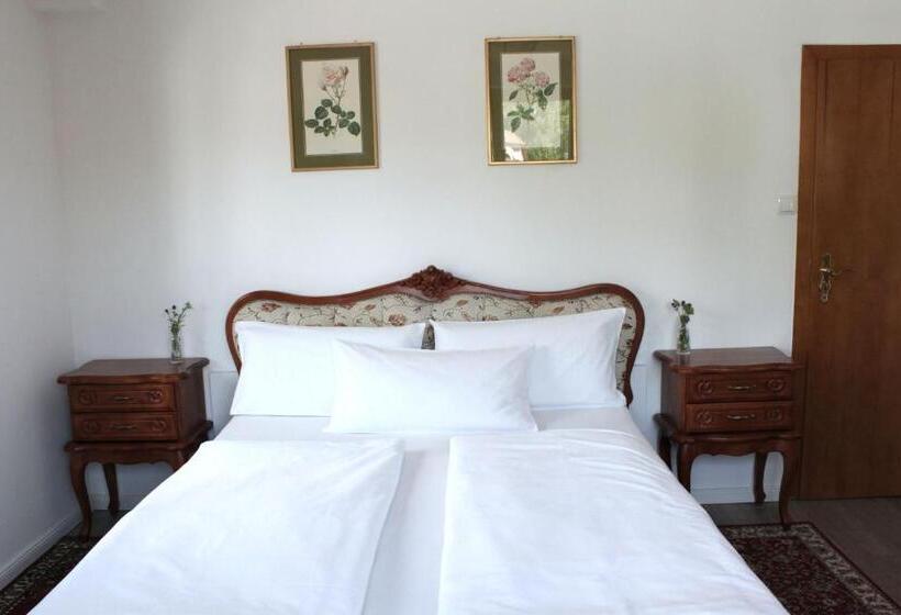 Family Suite, Viktoria