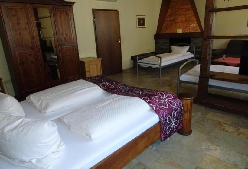 标准三人间, & Weinstube Restaurant Filling