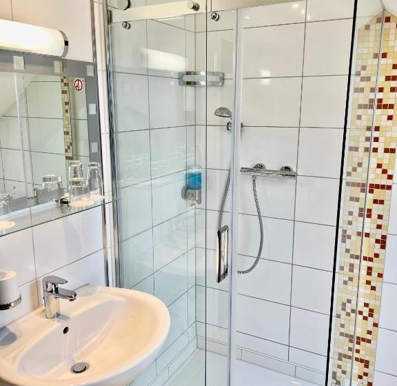 דירת שני חדרים, Zum Ritter