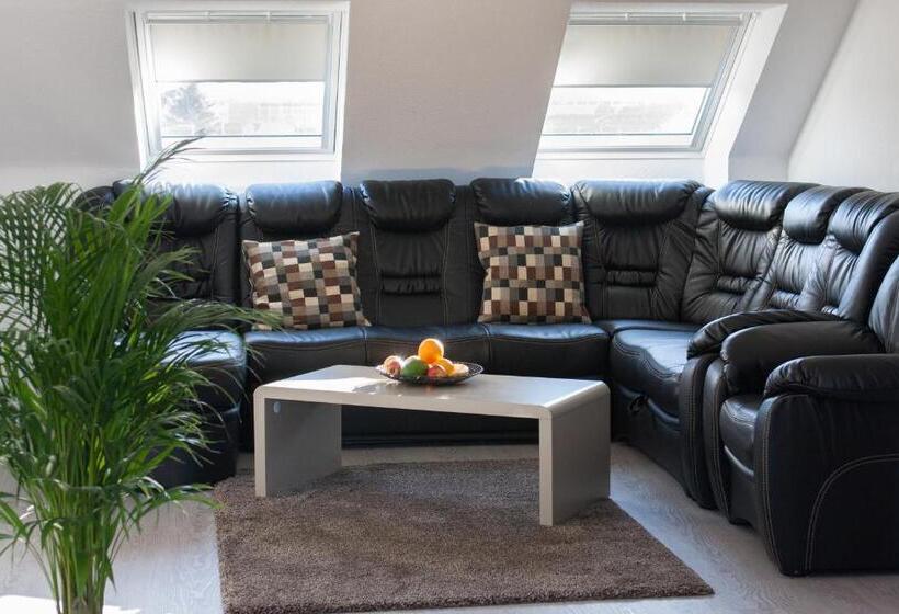 דירת שני חדרים, Zum Ritter