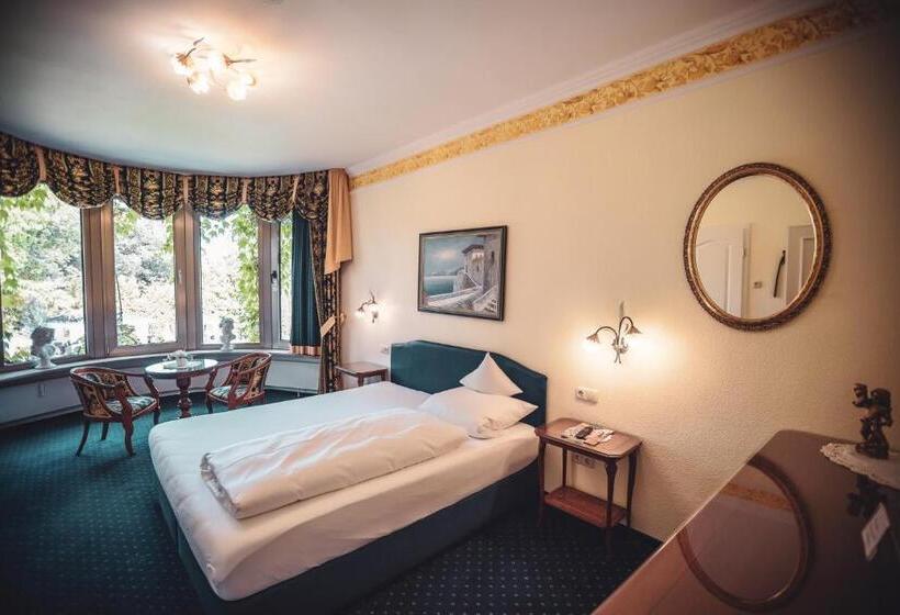 חדר סטנדרט, Zur Heimat