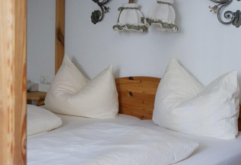 标准单人间, Zur Post