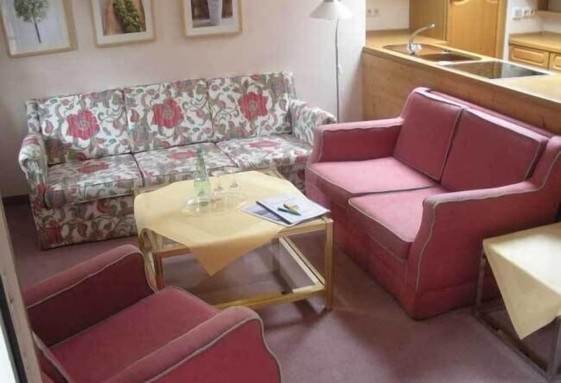 标准单人间, Zur Post