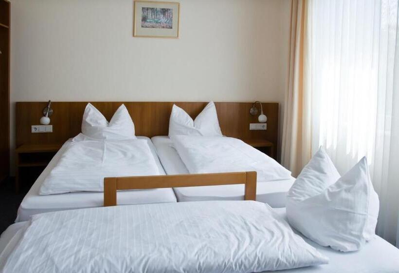 חדר סטנדרט לשלושה, Gästehaus Zur Kurve