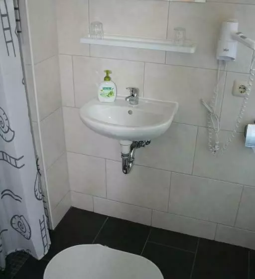 Standard Yhden Hengen Huone, Landgasthaus Fecht