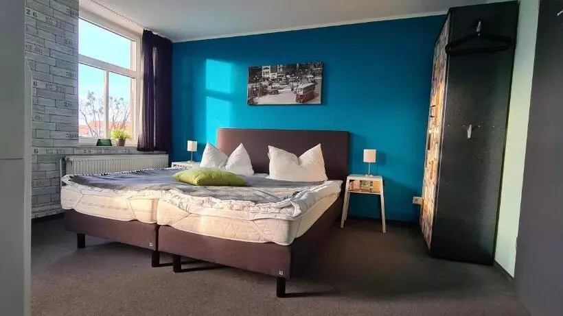 Camera Standard, Harz Hostel