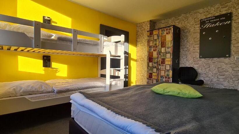 חדר משפחתי, Harz Hostel